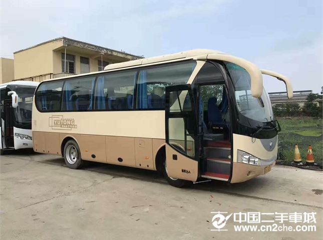 используемый фарфором автобус ютонг